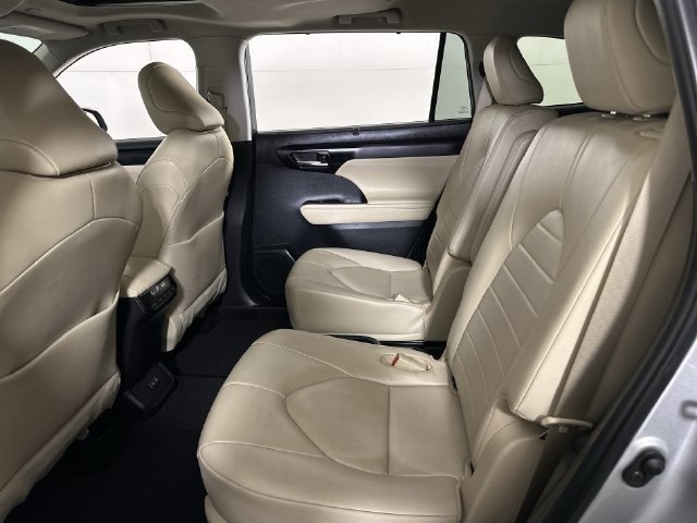Used 2023 Toyota Highlander XLE AWD/4WD image 26
