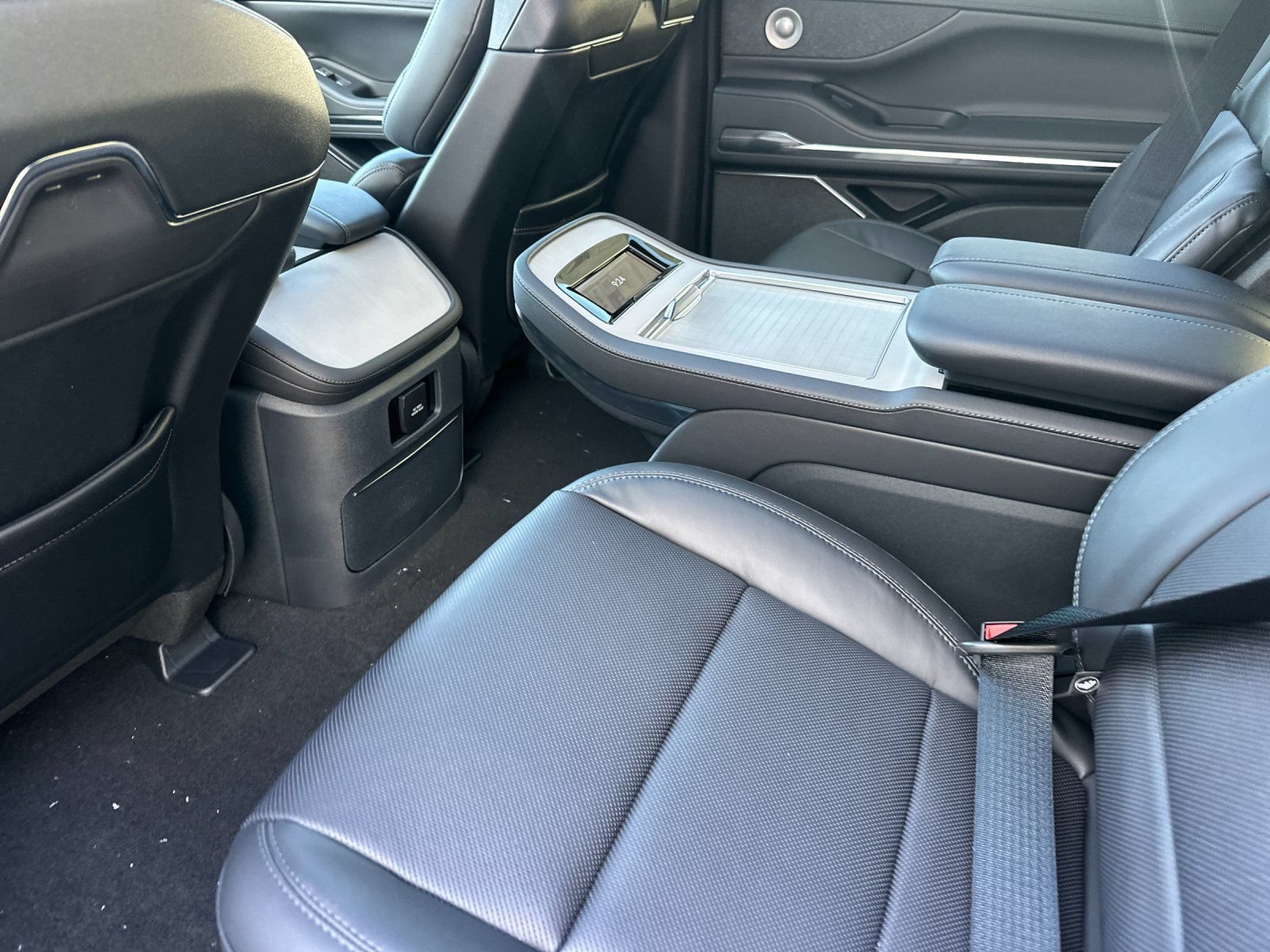 New 2026 Lincoln Navigator L Reserve w/ Jet Appearance Package AWD/4WD image 11