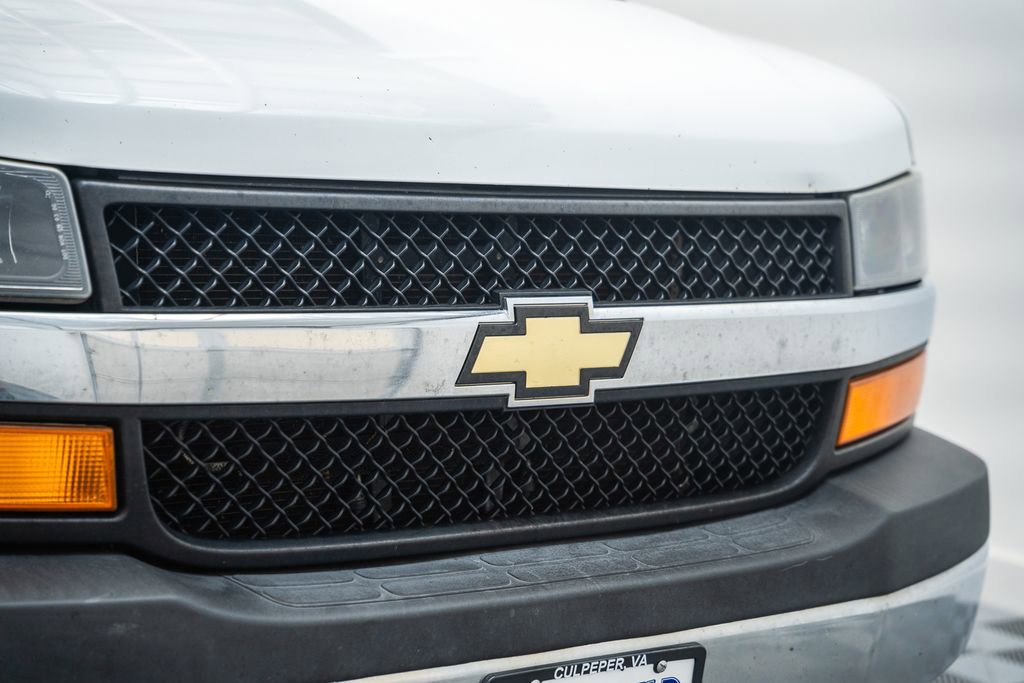 Used 2017 Chevrolet Express 3500 RWD image 10