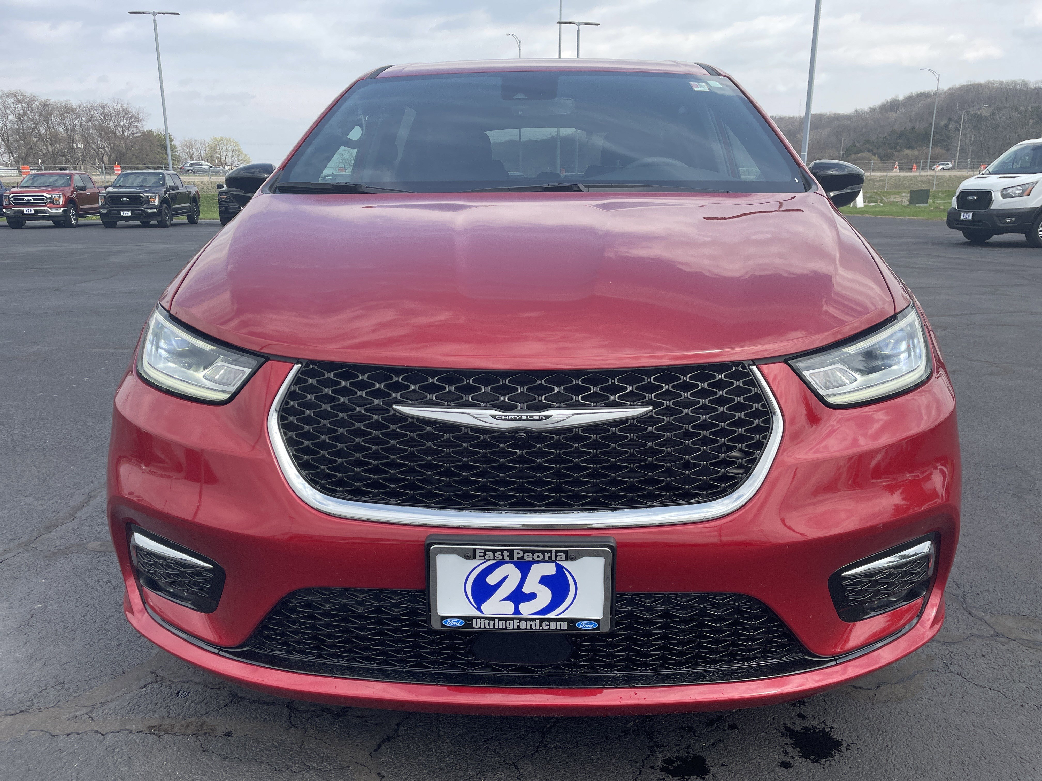 Used 2025 Chrysler Pacifica Select image 8