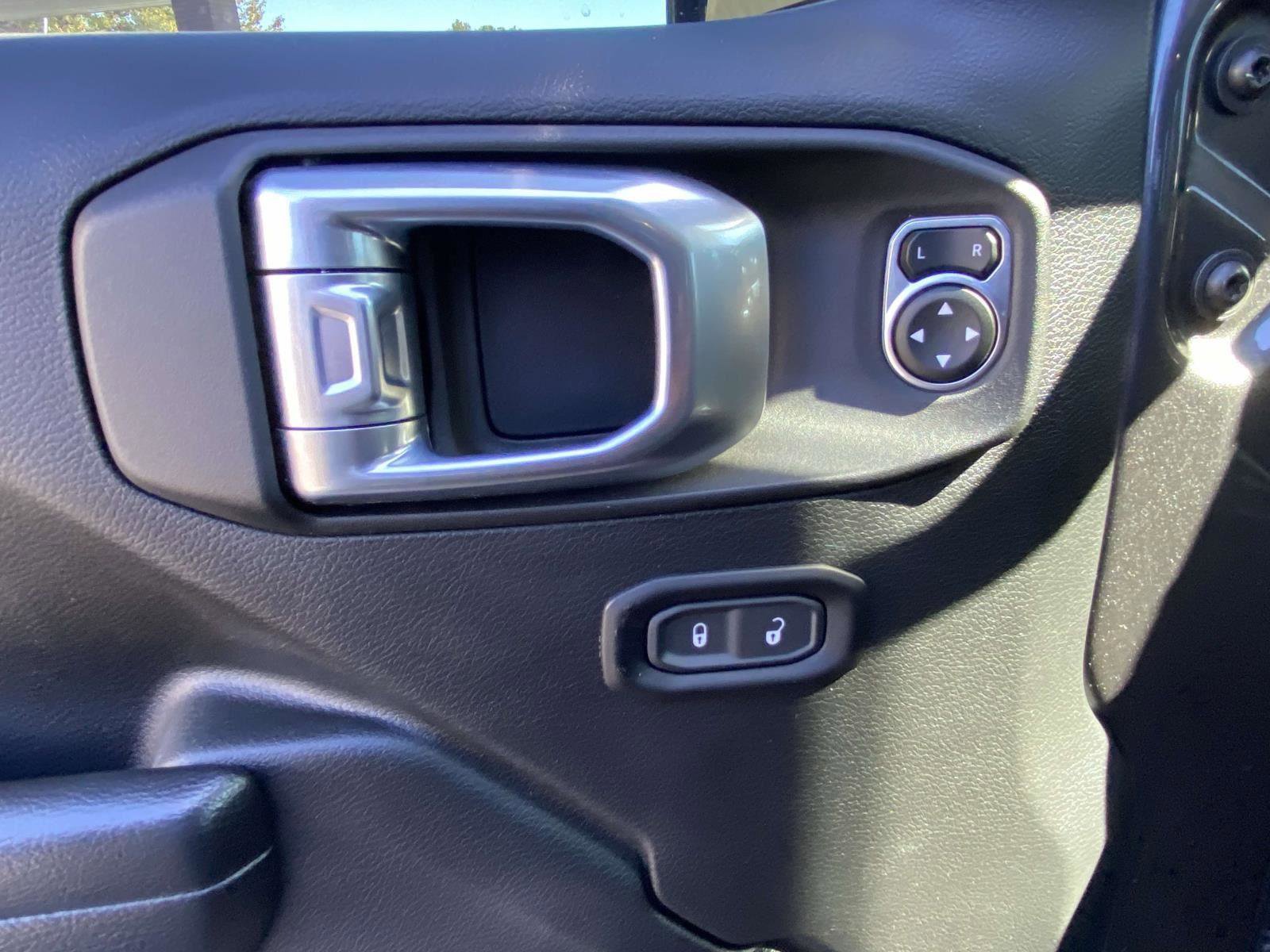 Used 2021 Jeep Gladiator Willys image 15