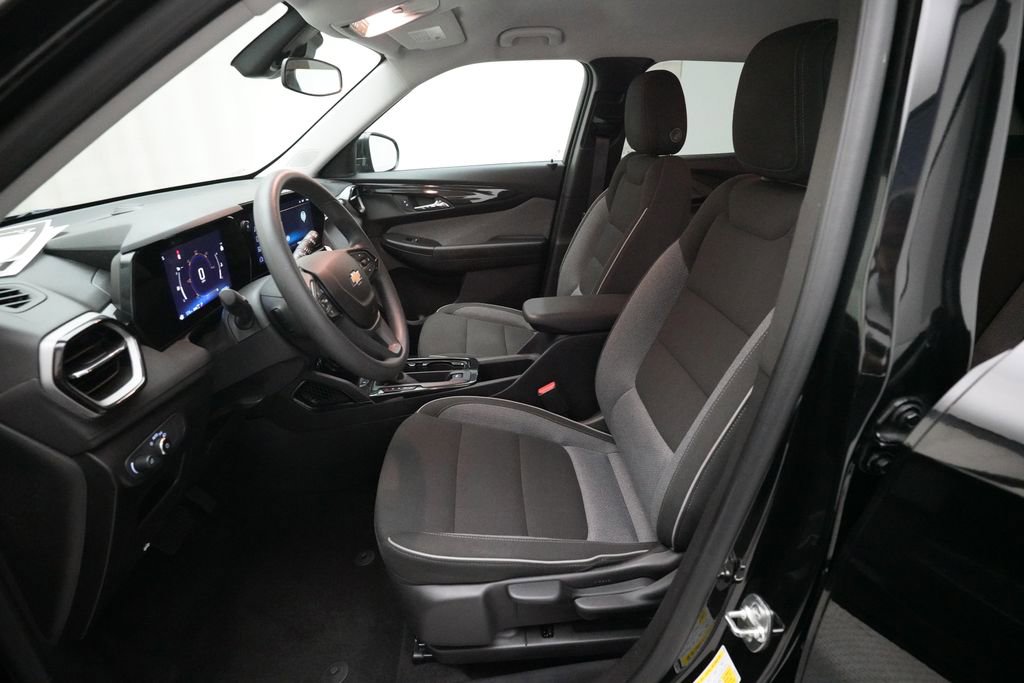 Used 2025 Chevrolet TrailBlazer LT AWD/4WD image 7