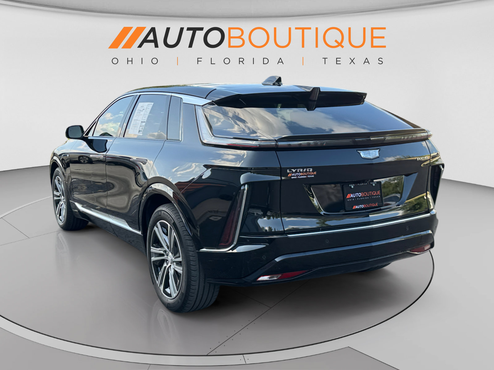 Used 2024 Cadillac Lyriq Luxury AWD/4WD image 3