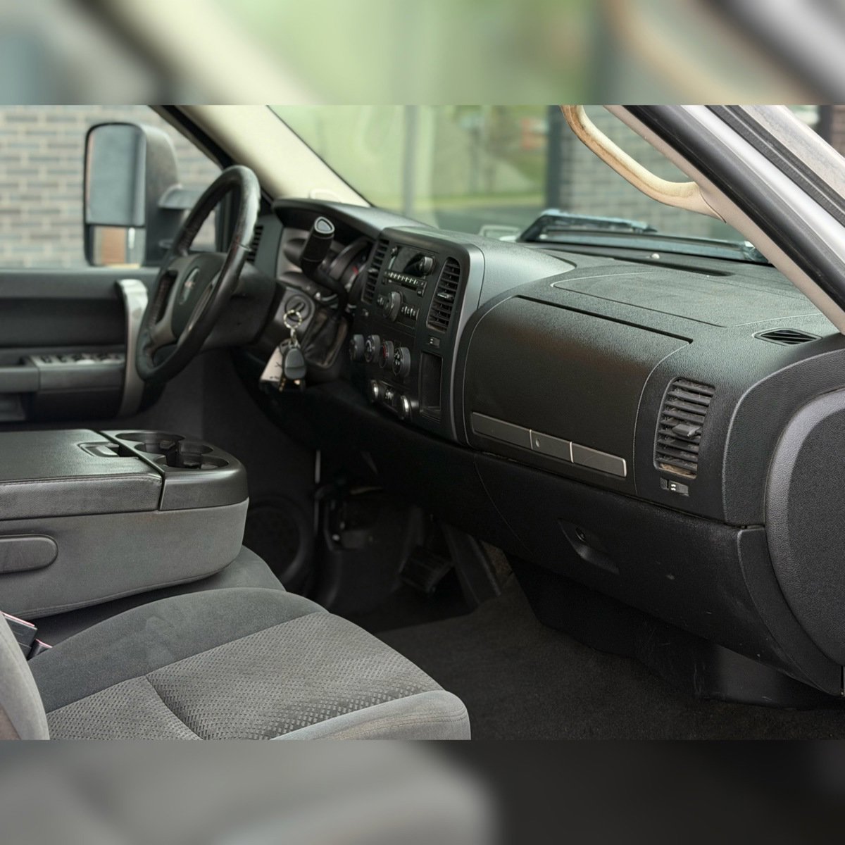 Used 2008 GMC Sierra 2500 SLE w/ Z71 Off-Road Package image 9