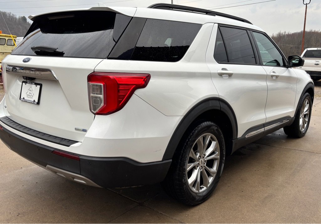 Used 2020 Ford Explorer XLT w/ Equipment Group 202A image 4