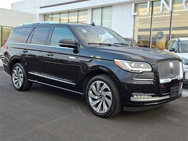 Used 2023 Lincoln Navigator Reserve image 2