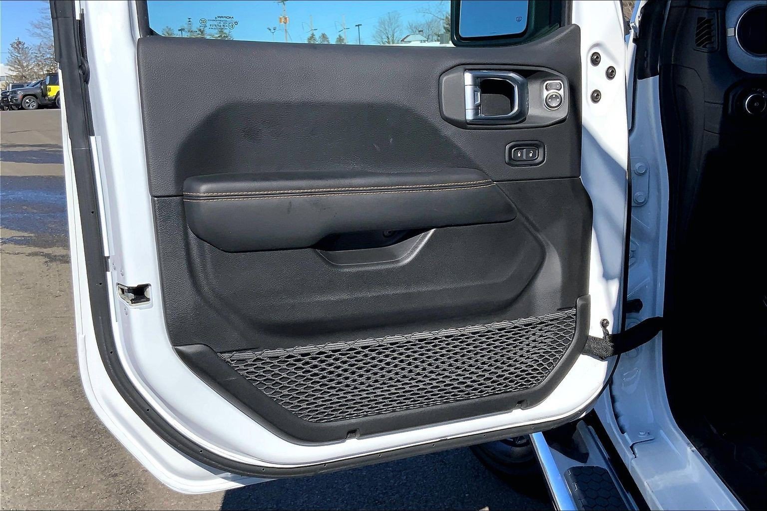 Used 2025 Jeep Wrangler Sahara w/ Safety Group image 19