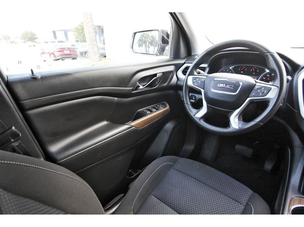 Used 2023 GMC Acadia SLE FWD image 6