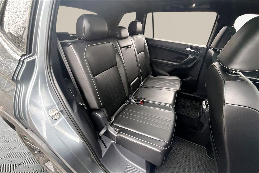 Used 2024 Volkswagen Tiguan SE R-Line image 27