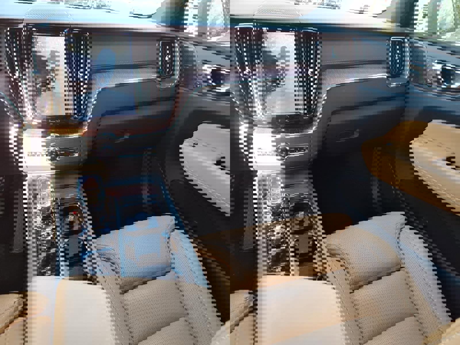 Used 2023 Volvo XC60 B5 Ultimate image 14