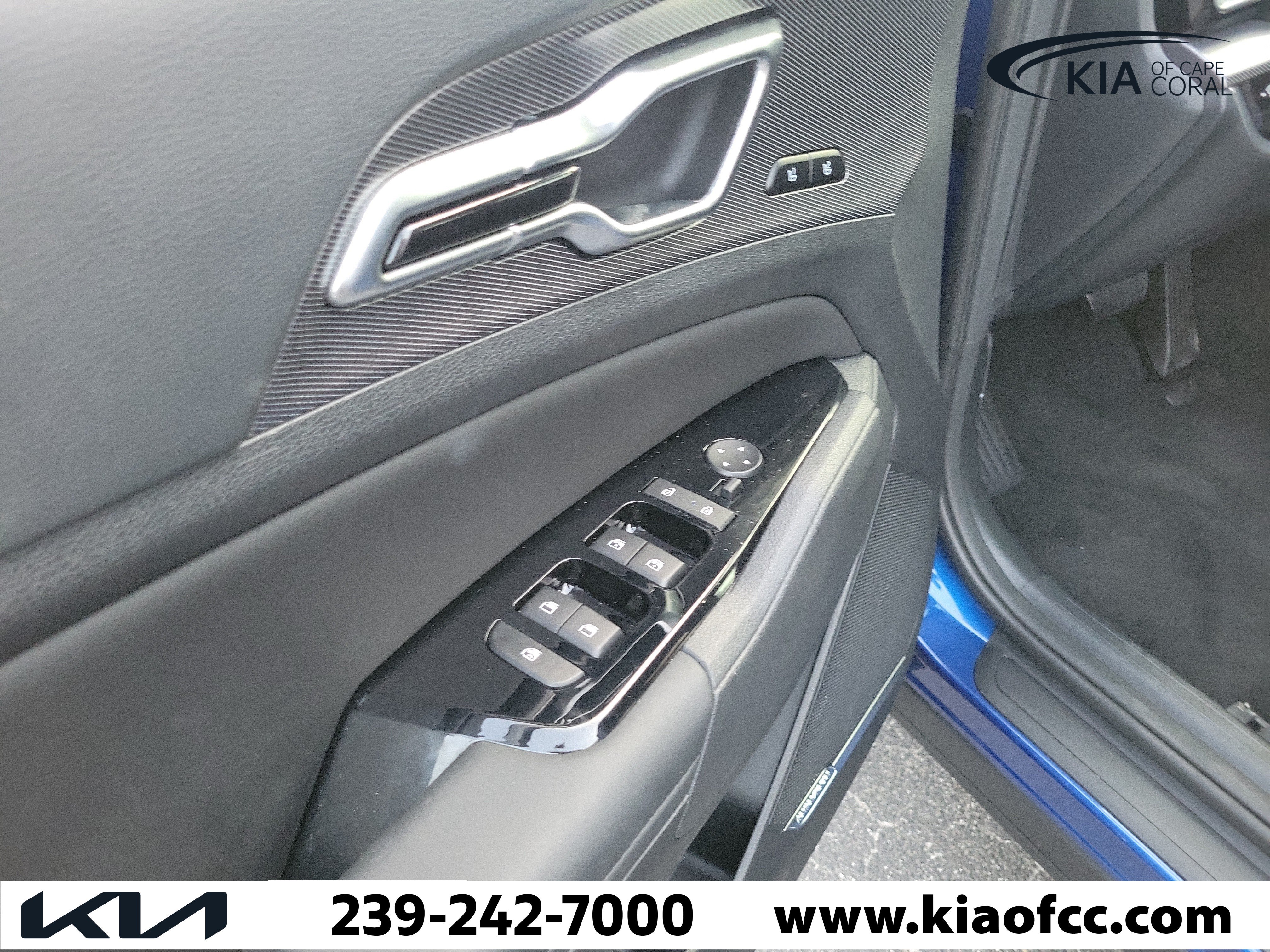 Used 2025 Kia Sportage SX FWD image 23