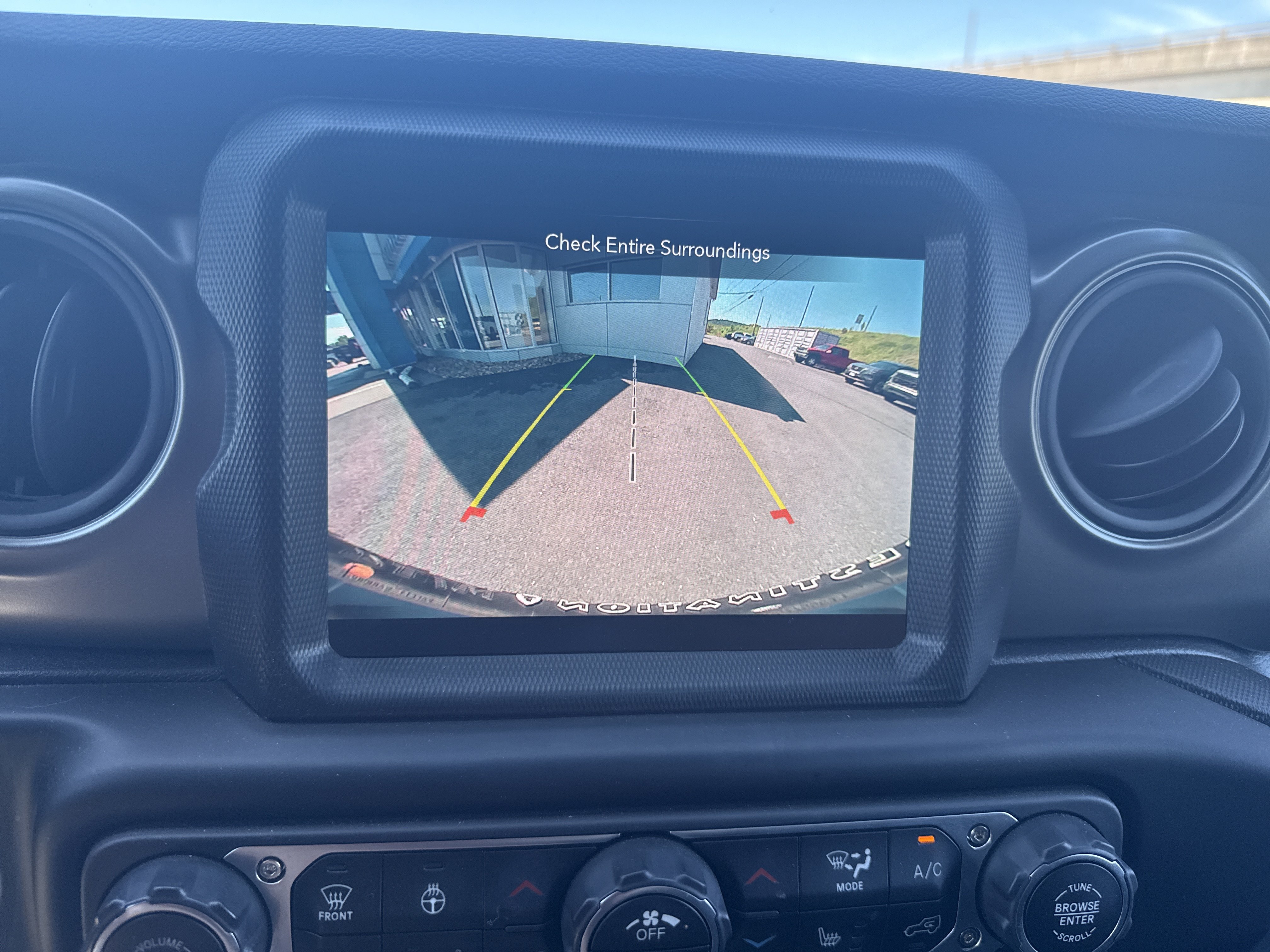 Used 2023 Jeep Wrangler Unlimited w/ Sun & Screen Package AWD/4WD image 26