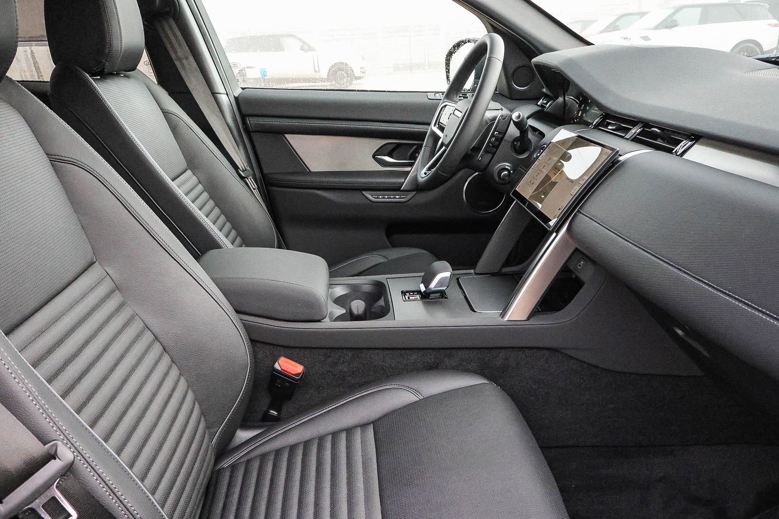 New 2026 Land Rover Discovery Sport Landmark image 17