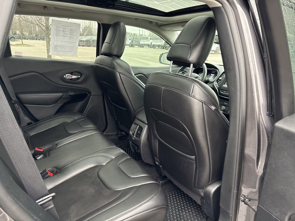 Used 2019 Jeep Cherokee Latitude Plus image 13