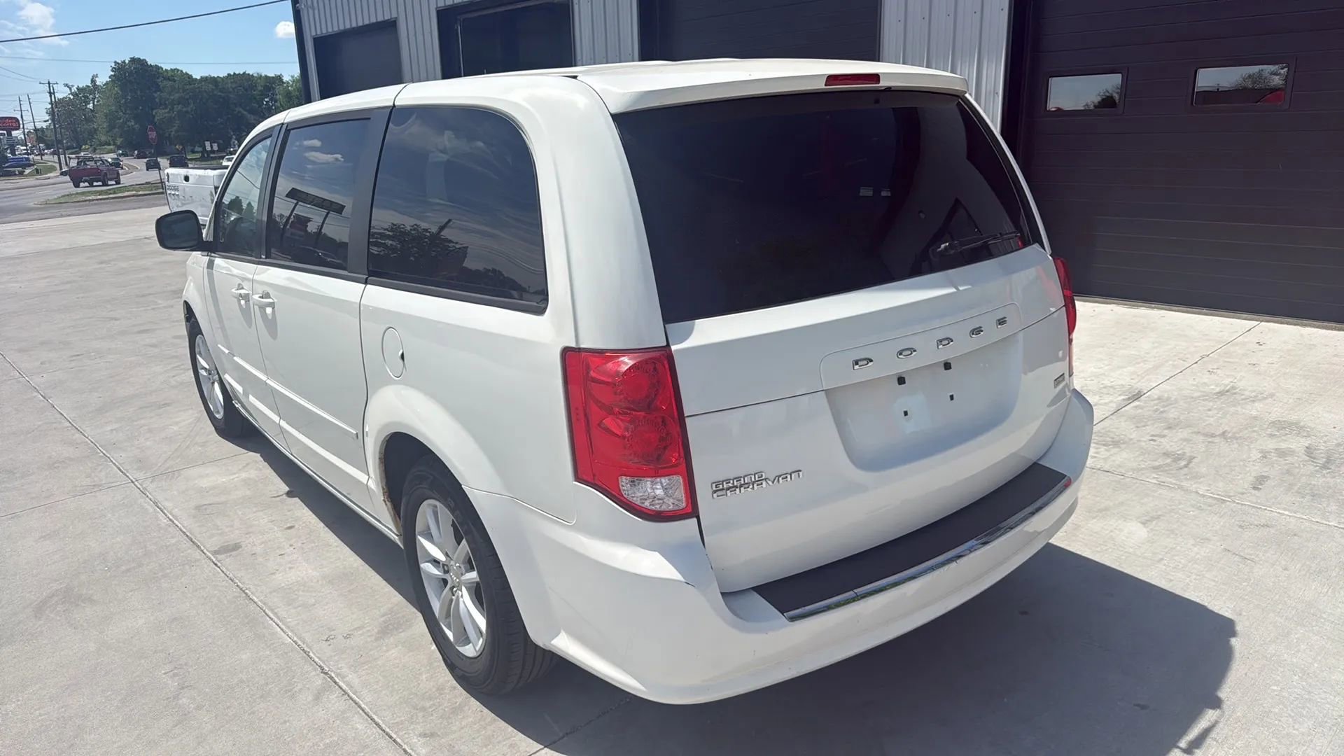 Used 2013 Dodge Grand Caravan SXT FWD image 2
