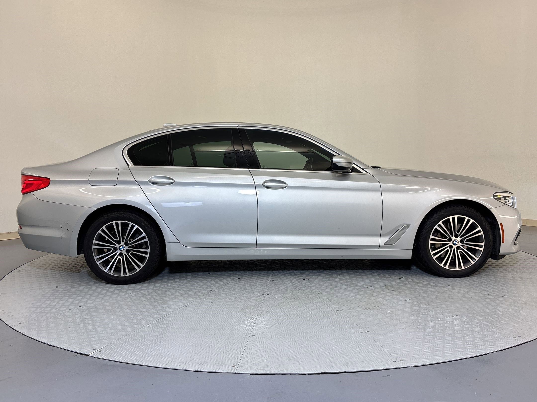 Used 2020 BMW 530i w/ Convenience Package image 7