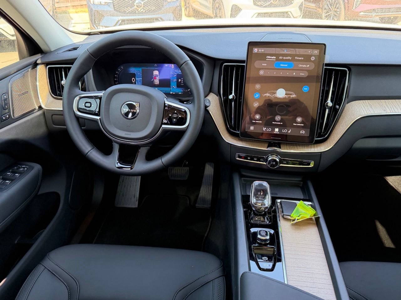 New 2027 Volvo XC60 B5 Plus AWD/4WD image 9