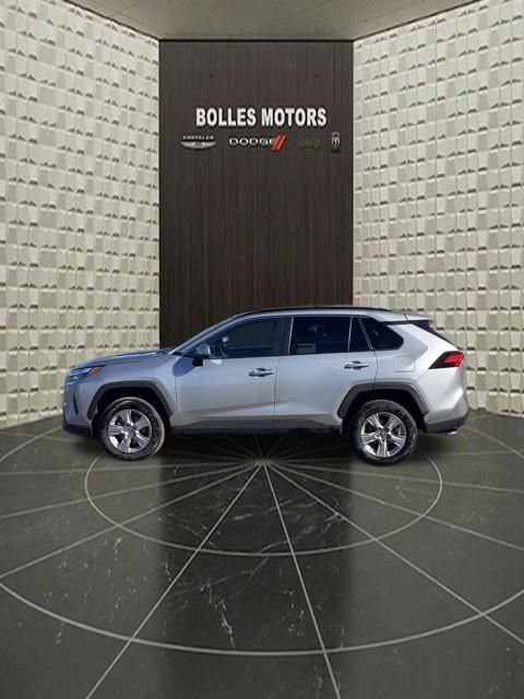 Used 2025 Toyota RAV4 XLE AWD/4WD image 9