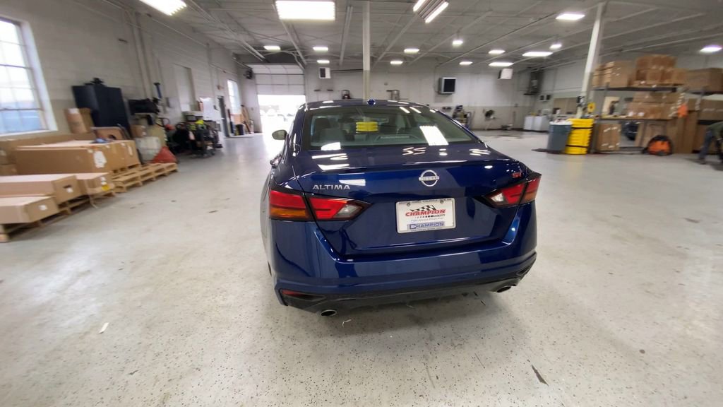 Used 2024 Nissan Altima 2.5 SR image 10