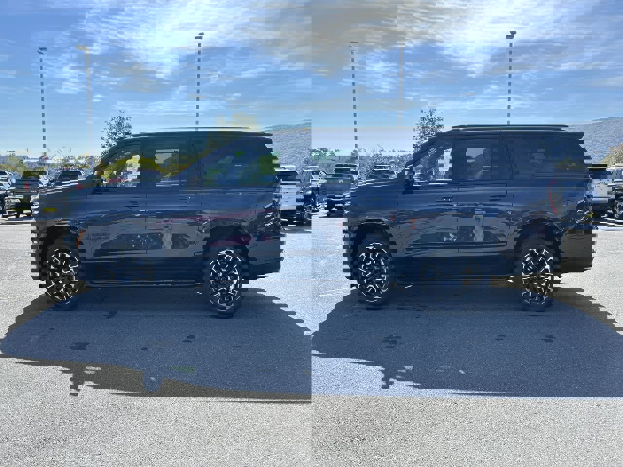 New 2026 Chevrolet Suburban RST image 4
