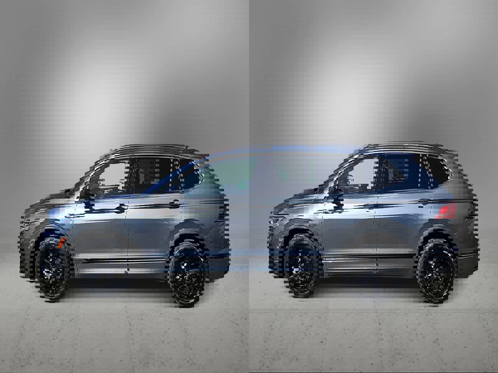 Used 2024 Volkswagen Tiguan SE R-Line image 6