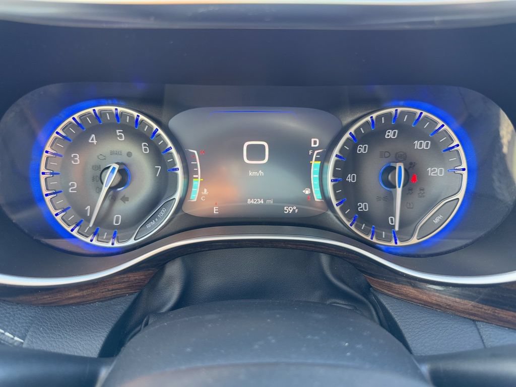 Used 2023 Chrysler Pacifica Limited FWD image 28