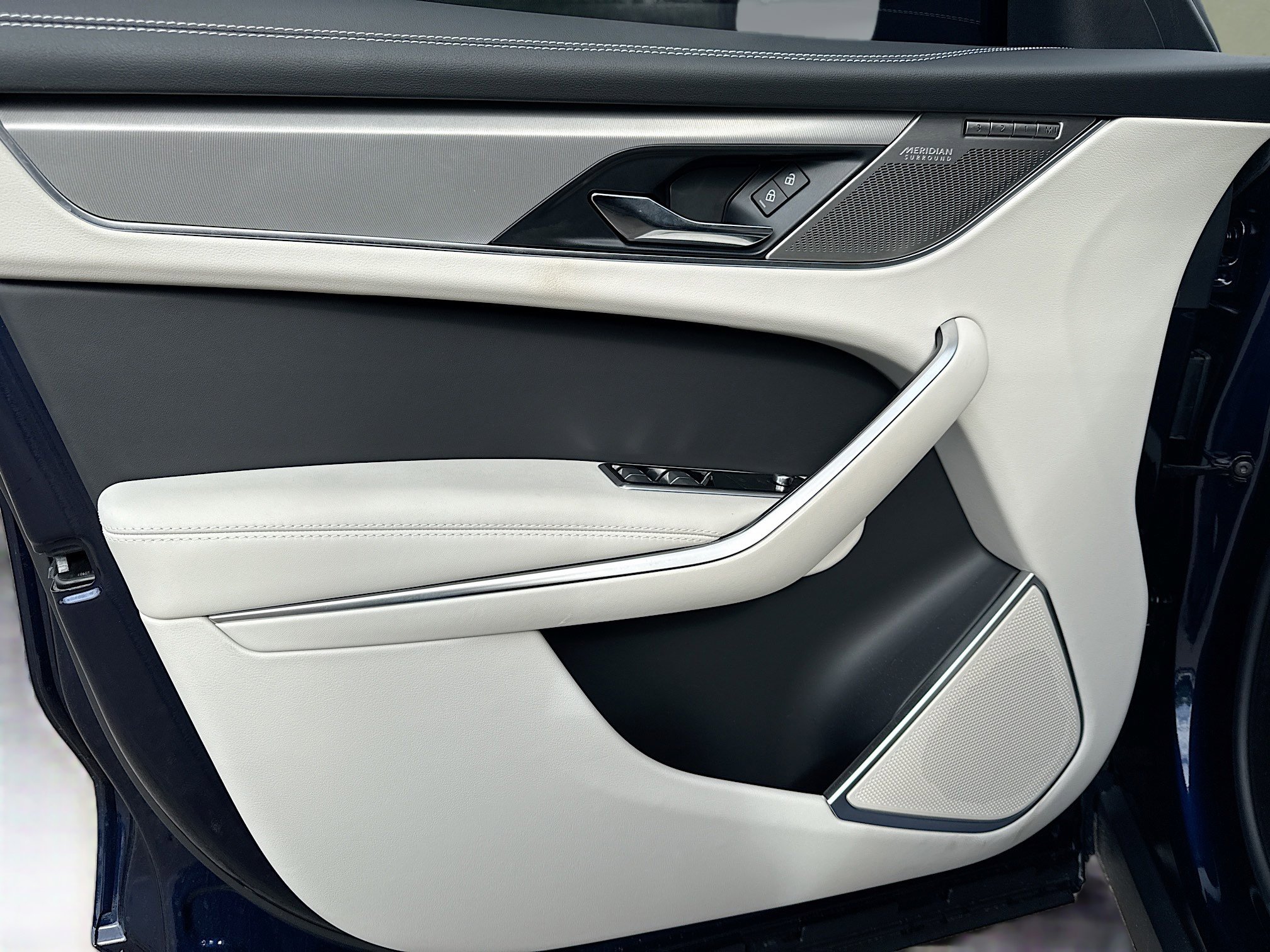 Used 2026 Jaguar F-PACE R-Dynamic S image 21