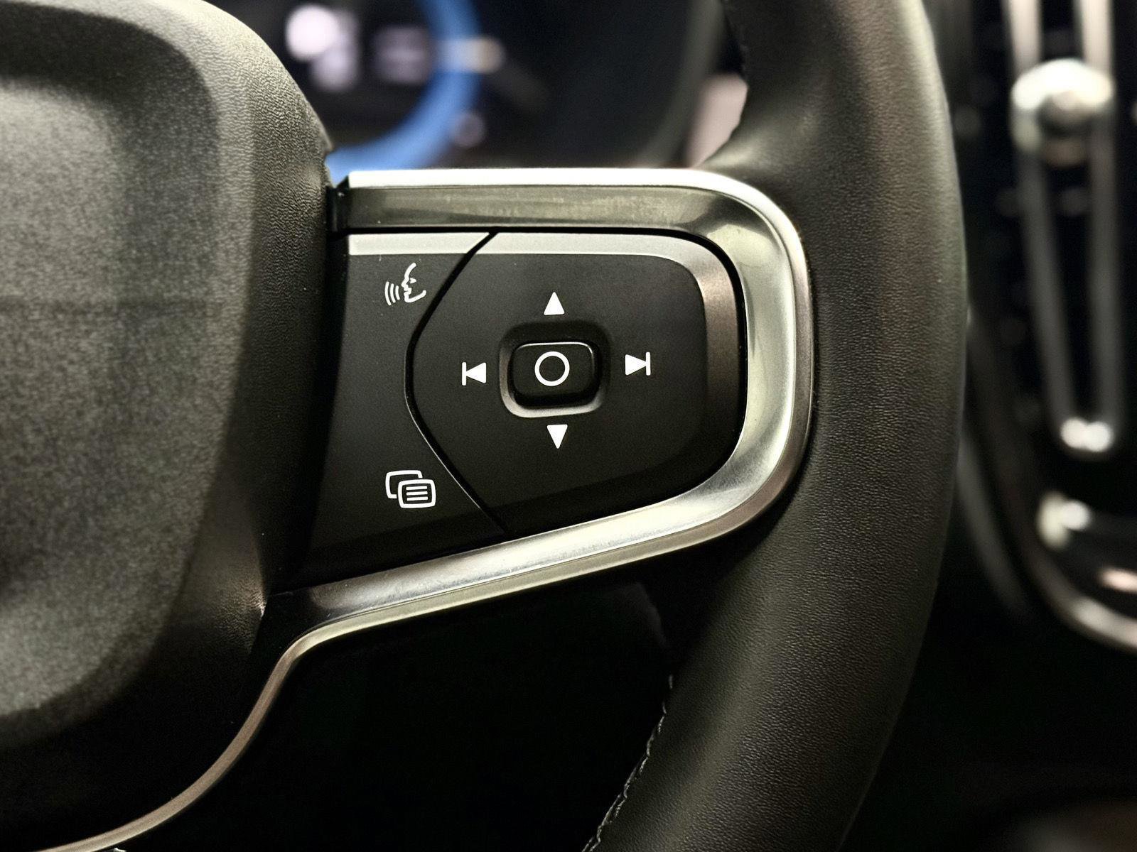 Used 2023 Volvo XC40 Recharge Ultimate w/ Protection Package Premier image 19