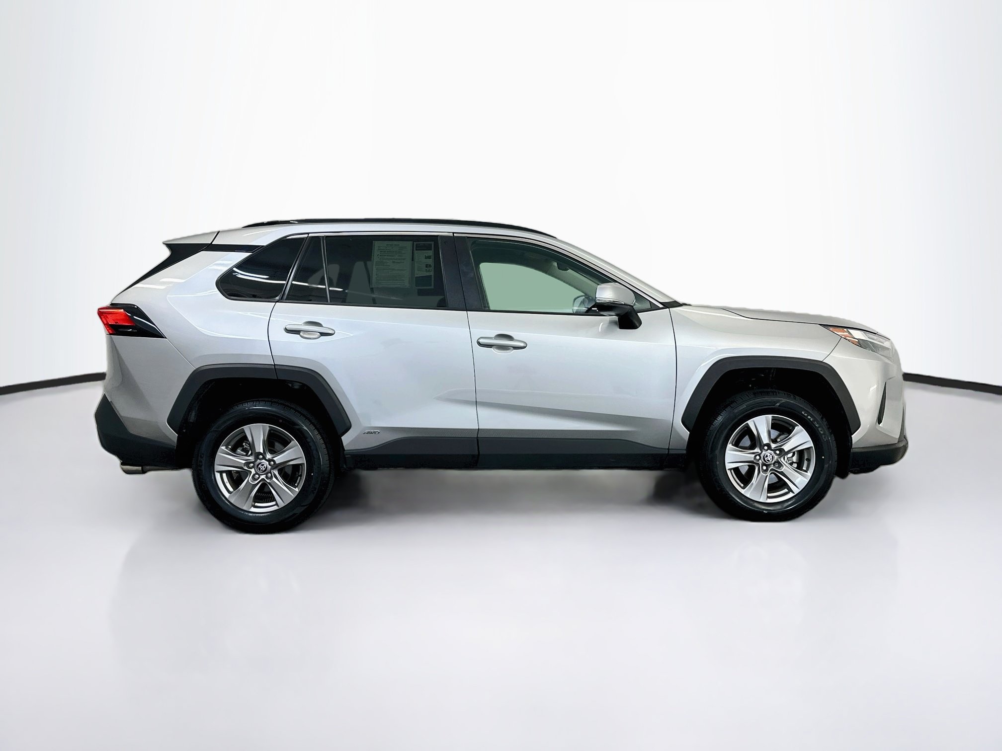 Used 2025 Toyota RAV4 XLE AWD/4WD image 10