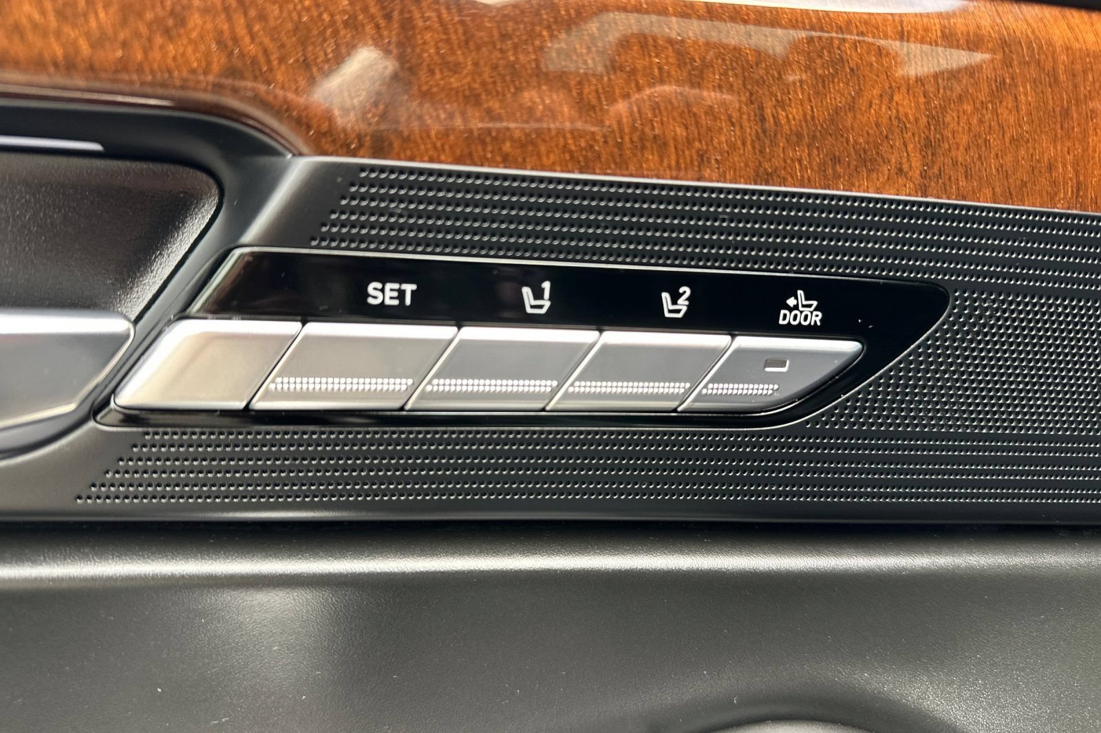 Used 2018 Genesis G90 5.0 Ultimate RWD image 41