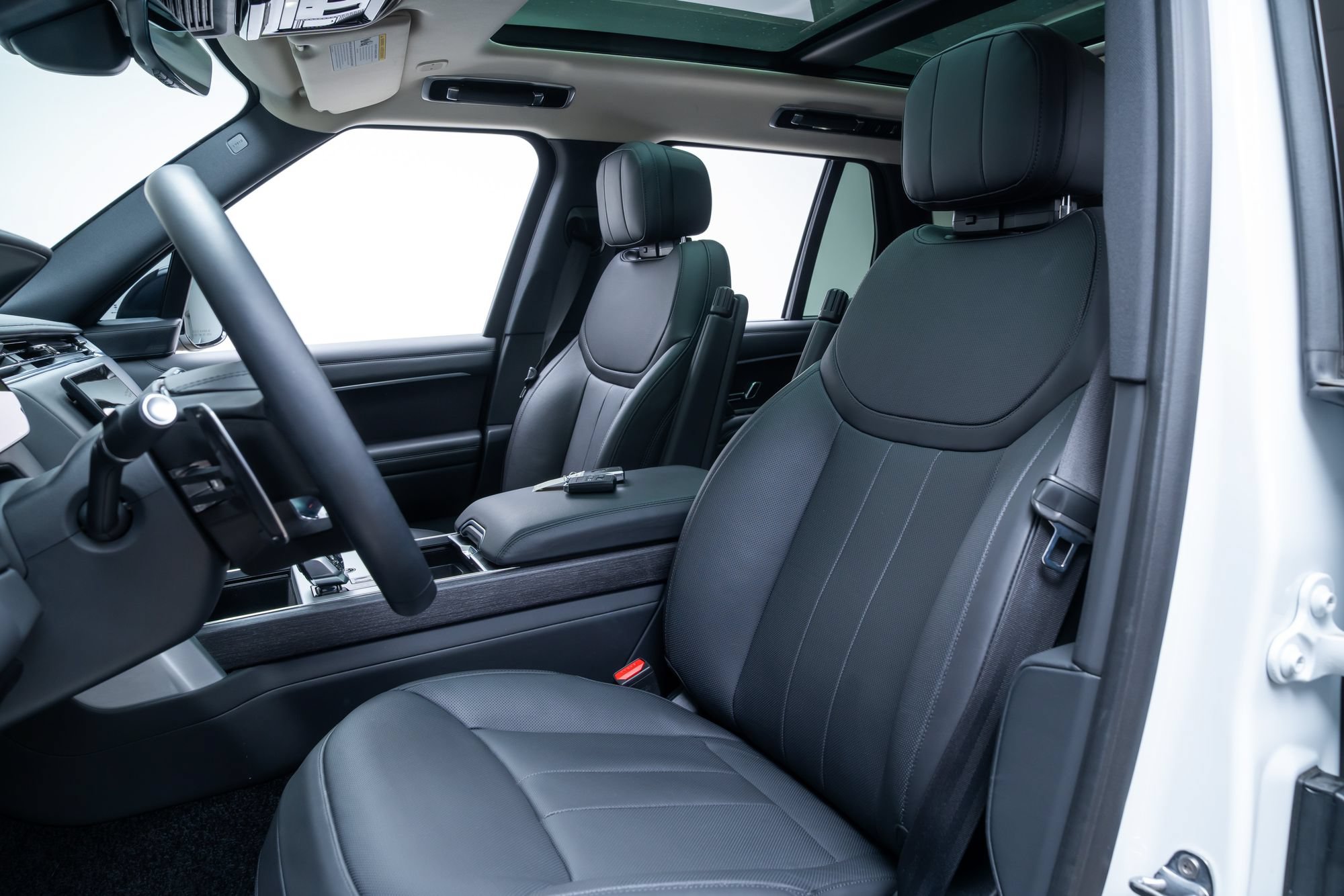 Used 2025 Land Rover Range Rover SE AWD/4WD image 19