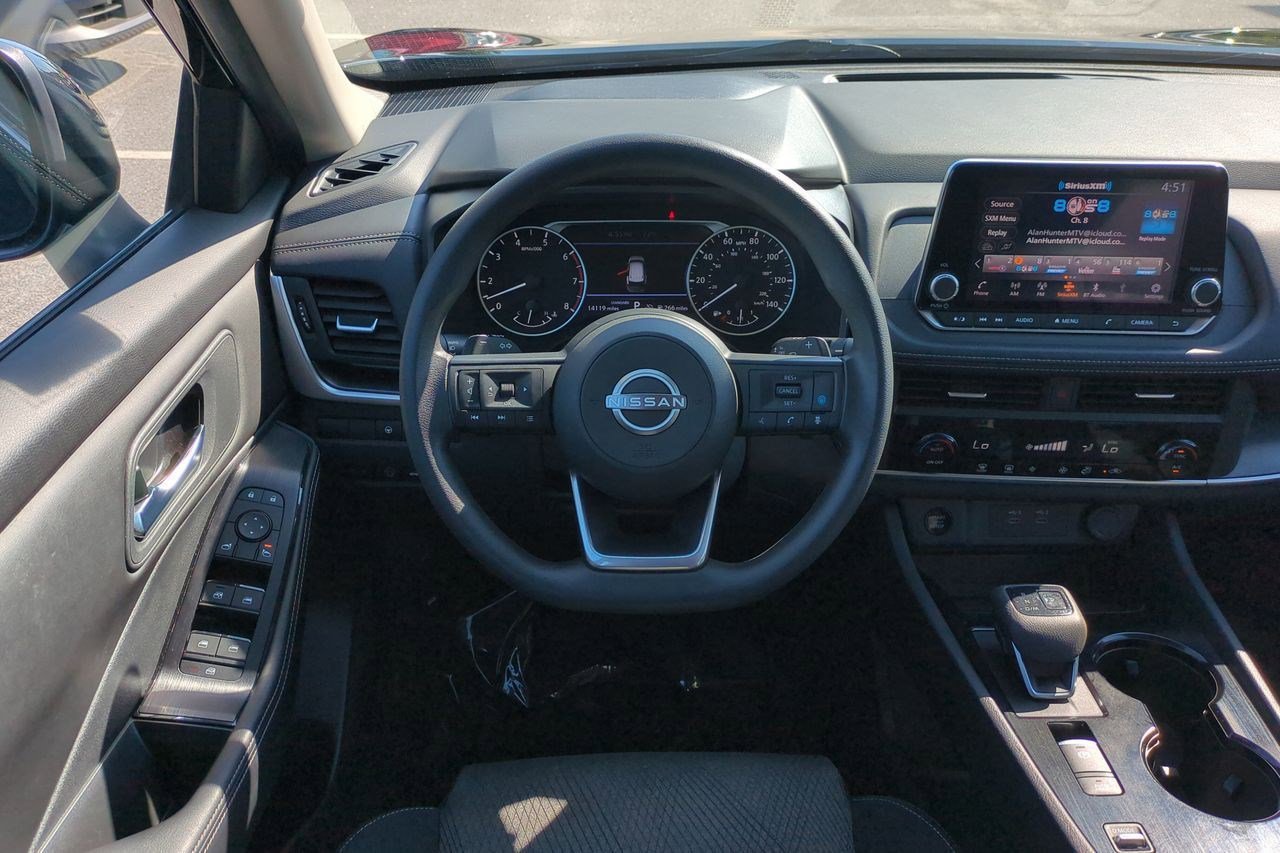 Certified 2024 Nissan Rogue SV FWD image 31
