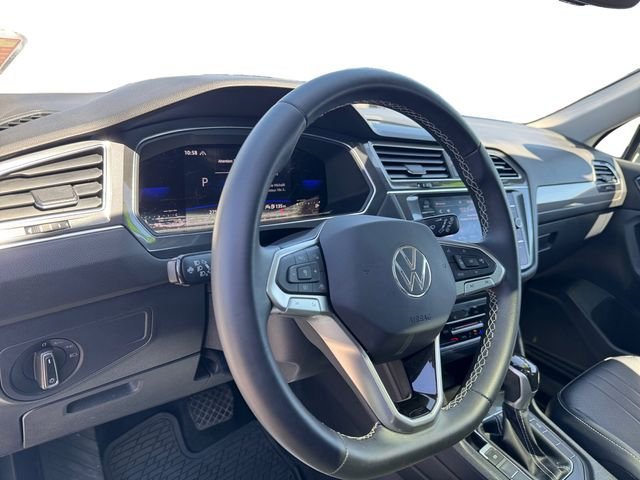 Used 2023 Volkswagen Tiguan SE AWD/4WD image 12