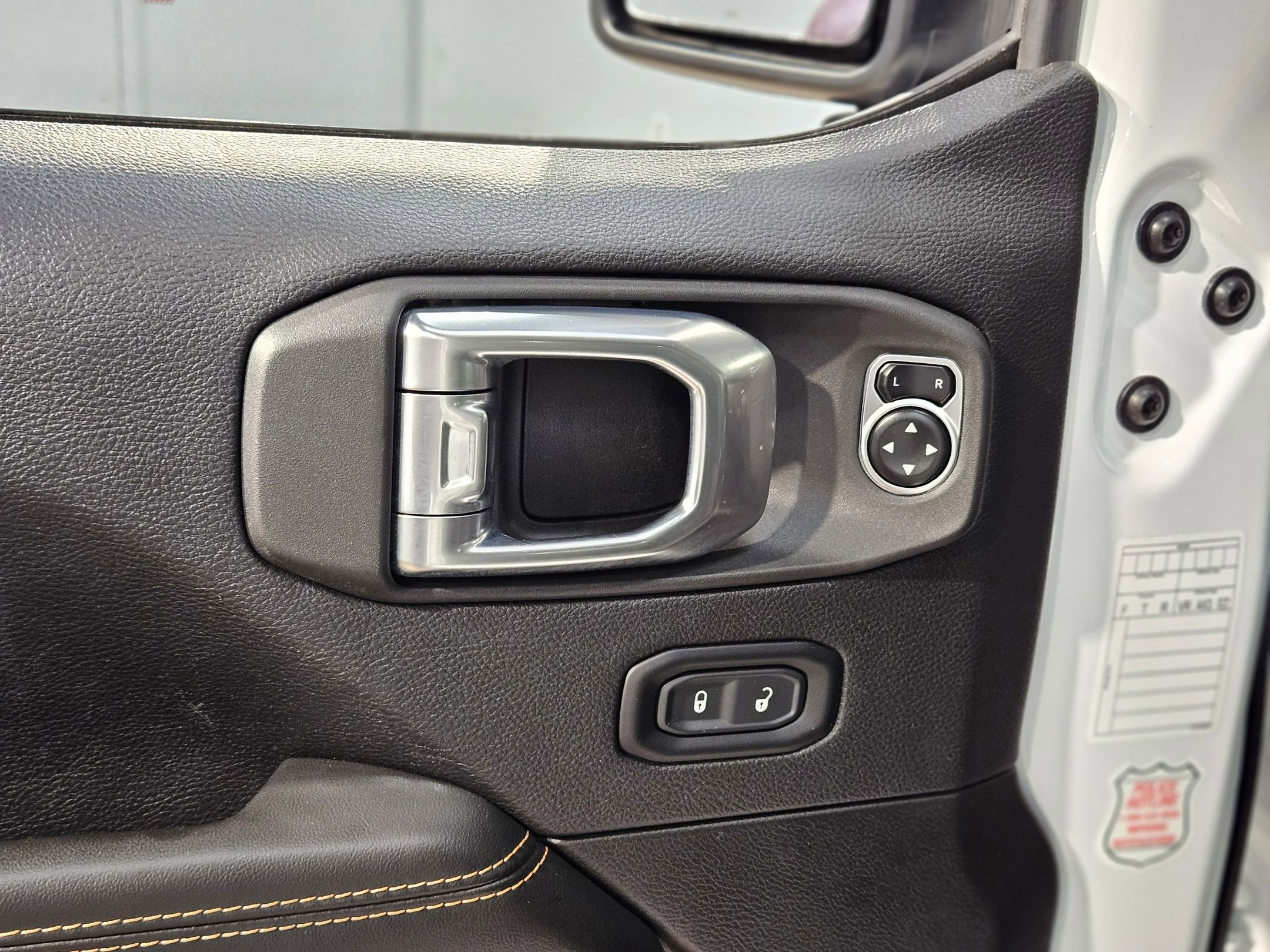 Used 2024 Jeep Wrangler Sahara image 21