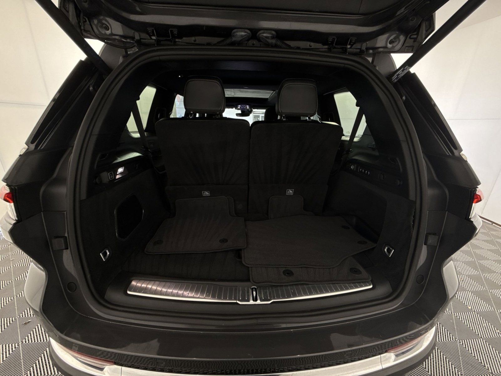 Used 2023 Jeep Grand Cherokee L Overland image 27