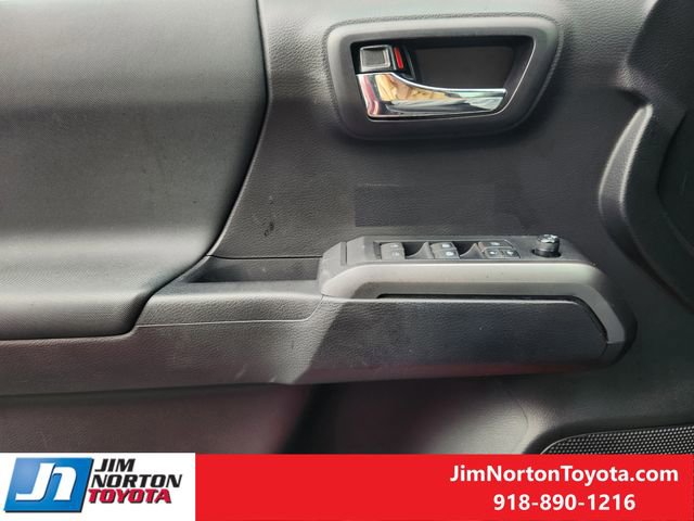 Used 2020 Toyota Tacoma TRD Off-Road w/ Technology Package AWD/4WD image 24