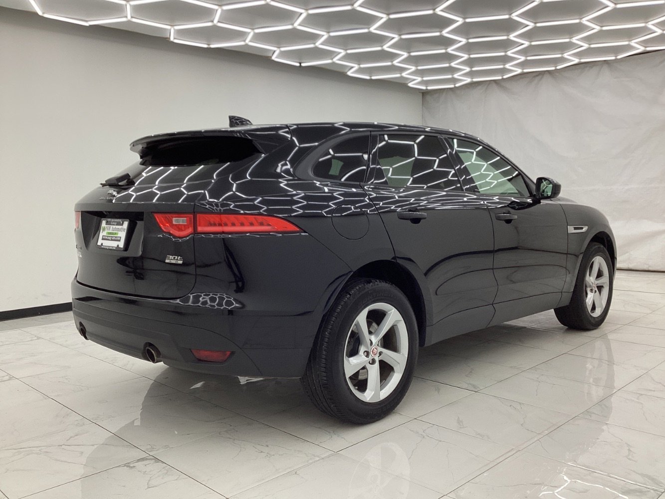 Used 2018 Jaguar F-PACE Premium image 11