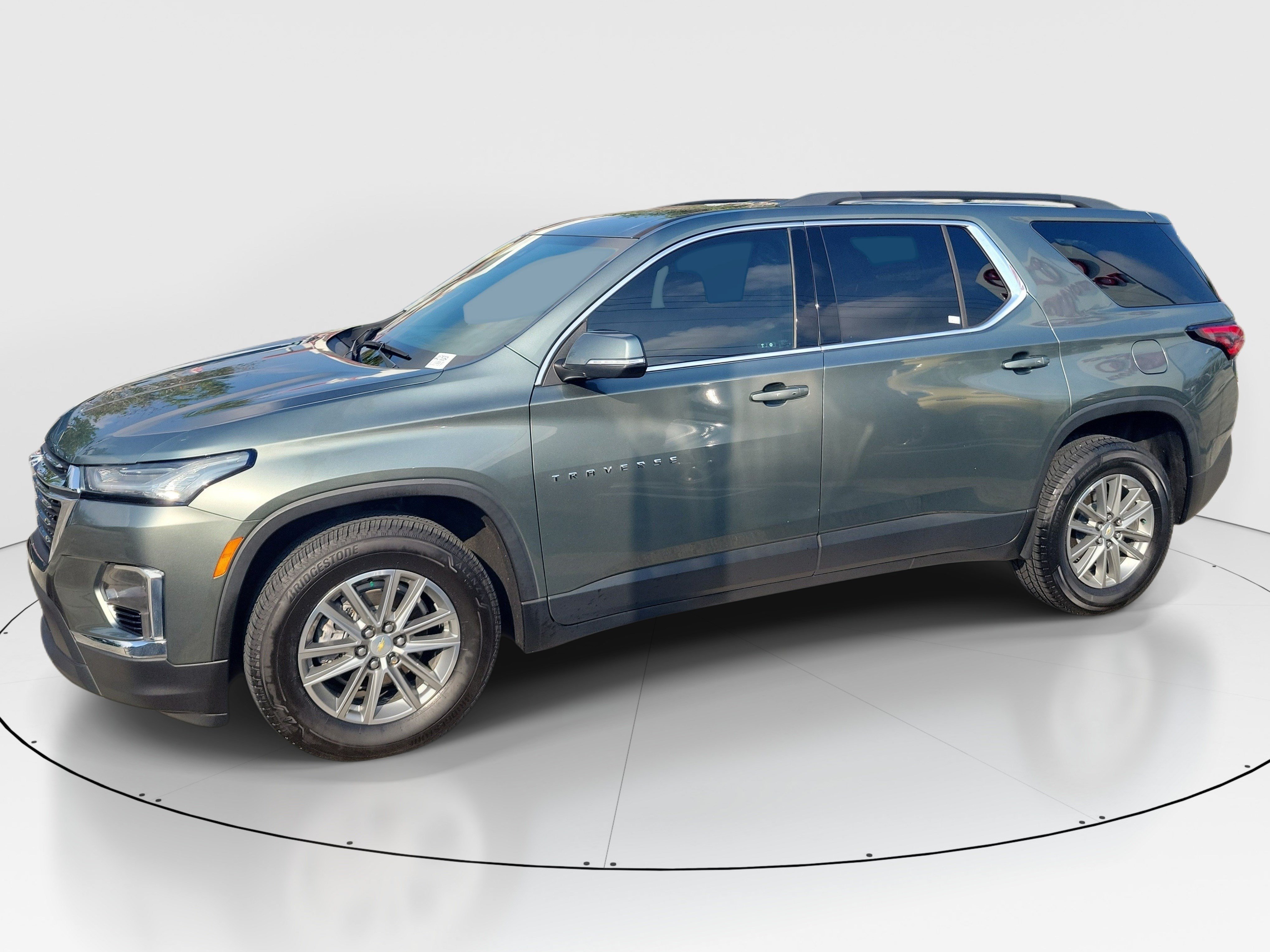 Used 2023 Chevrolet Traverse LT FWD image 4