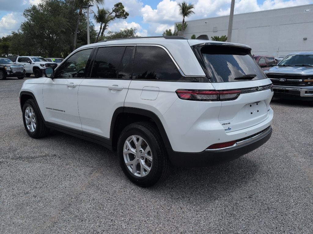 Used 2023 Jeep Grand Cherokee Limited AWD/4WD image 5