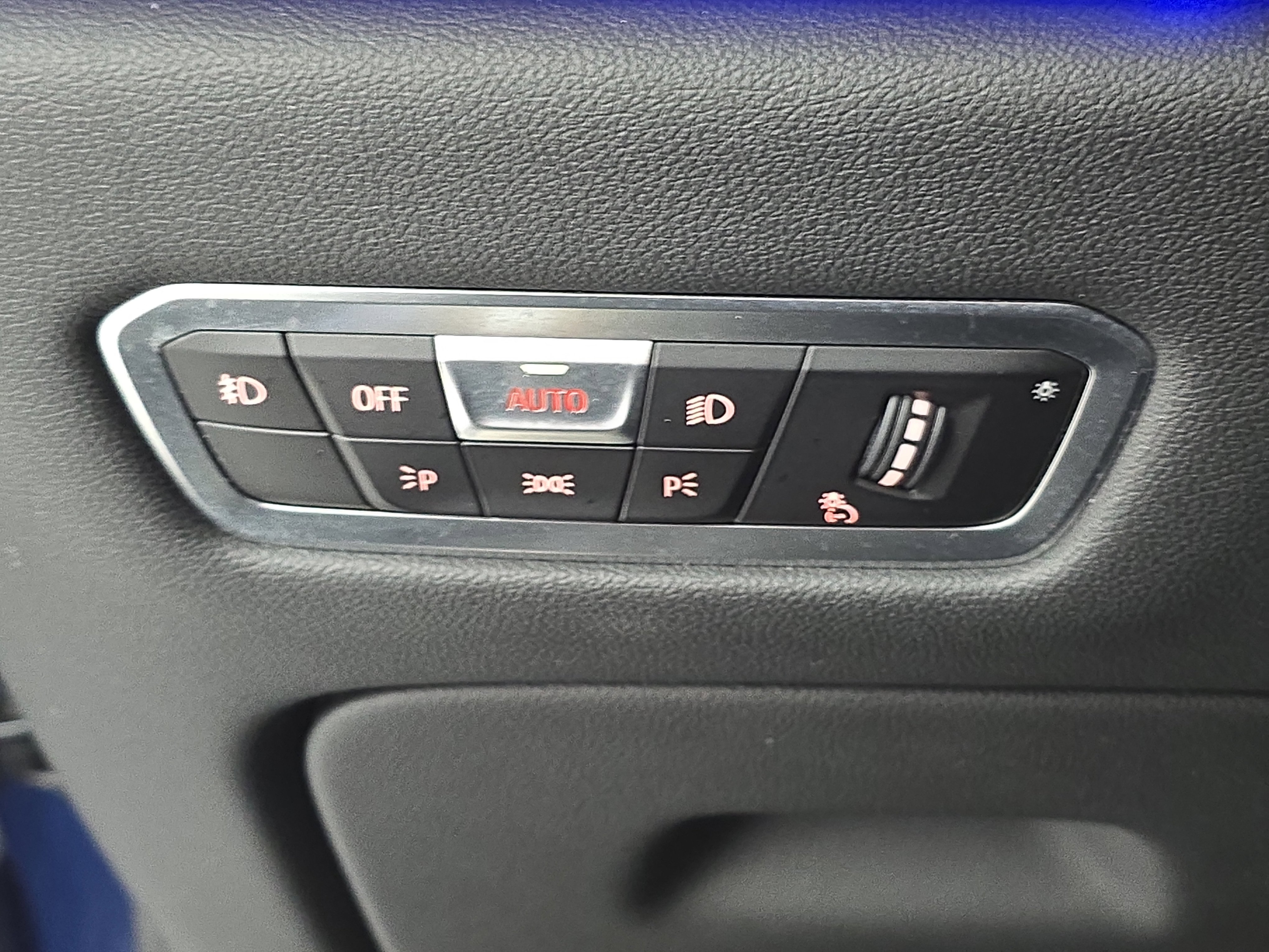 Used 2021 BMW X7 xDrive40i w/ Premium Package image 28