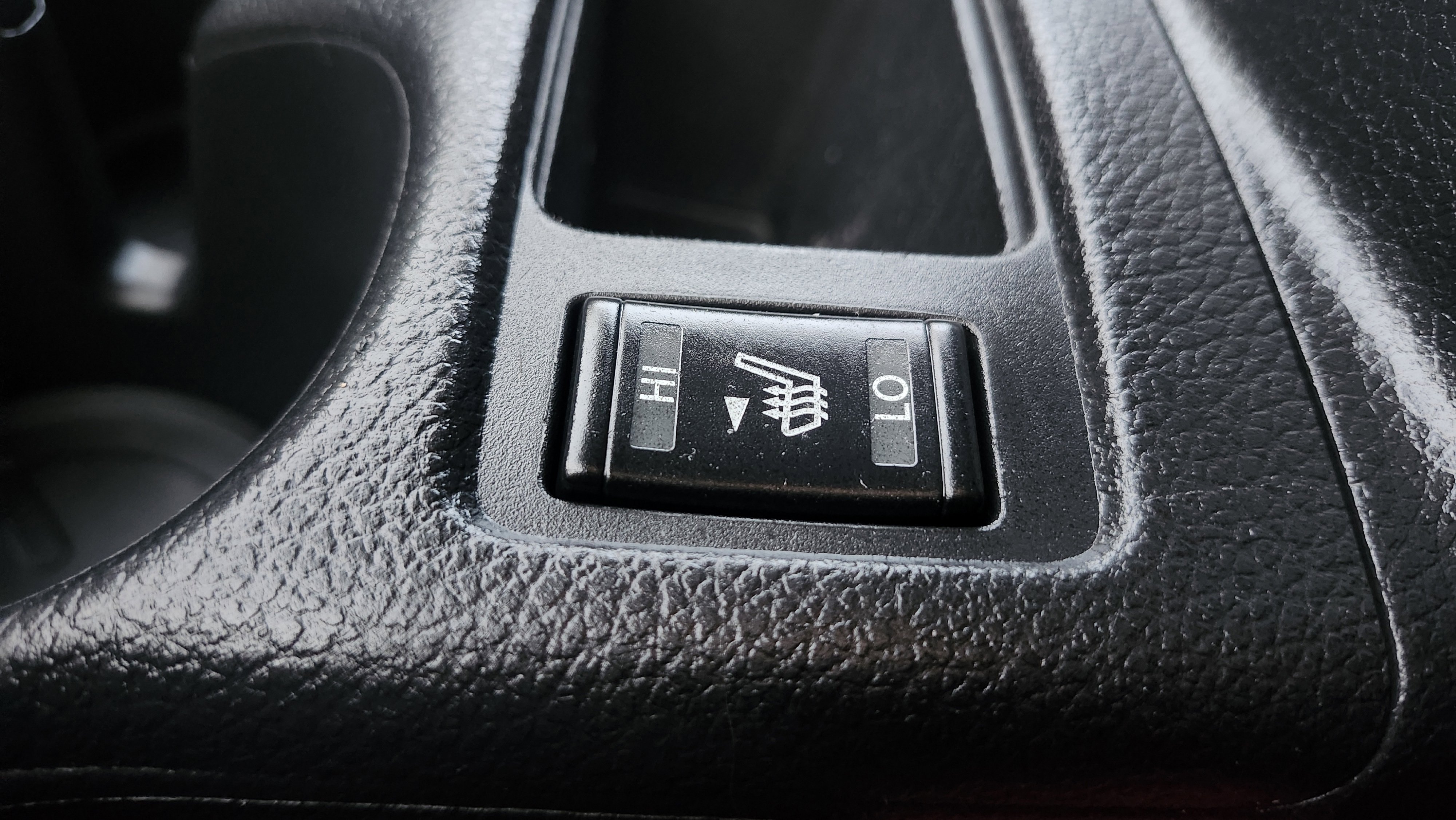 Used 2018 Nissan Rogue SV image 10