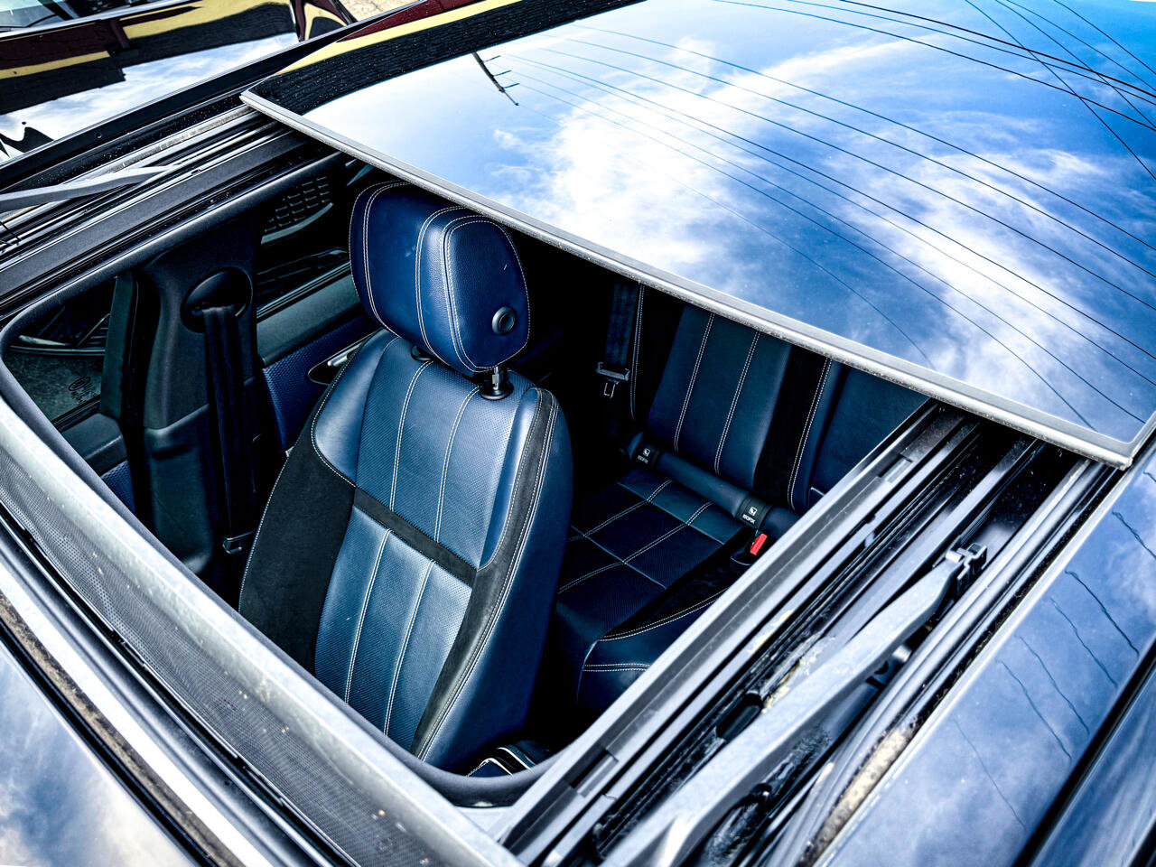 Used 2018 Land Rover Range Rover Velar R-Dynamic SE image 40