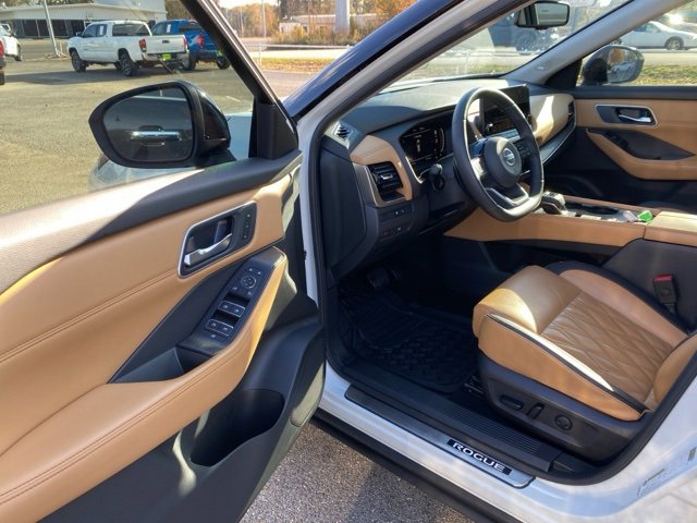 Used 2021 Nissan Rogue Platinum image 8