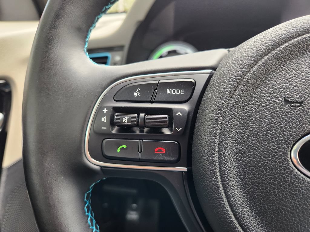 Used 2018 Kia Niro Touring FWD image 29