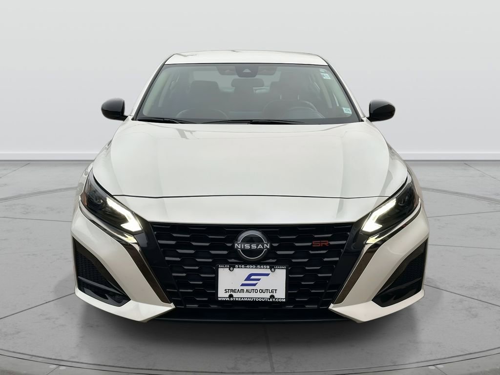 Used 2025 Nissan Altima 2.5 SR AWD/4WD image 2