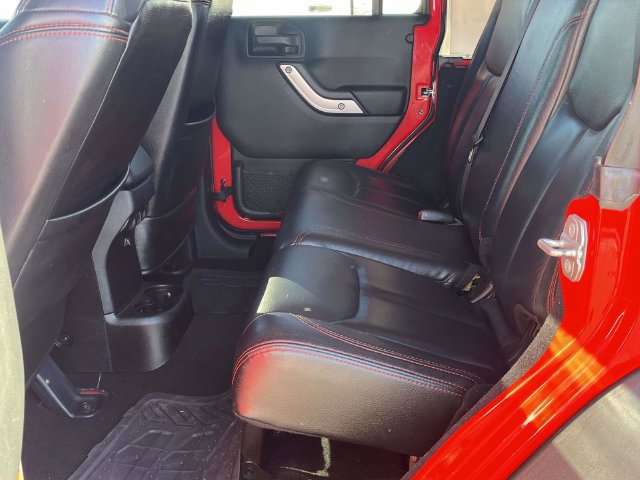 Used 2017 Jeep Wrangler Unlimited Rubicon w/ Connectivity Group AWD/4WD image 15
