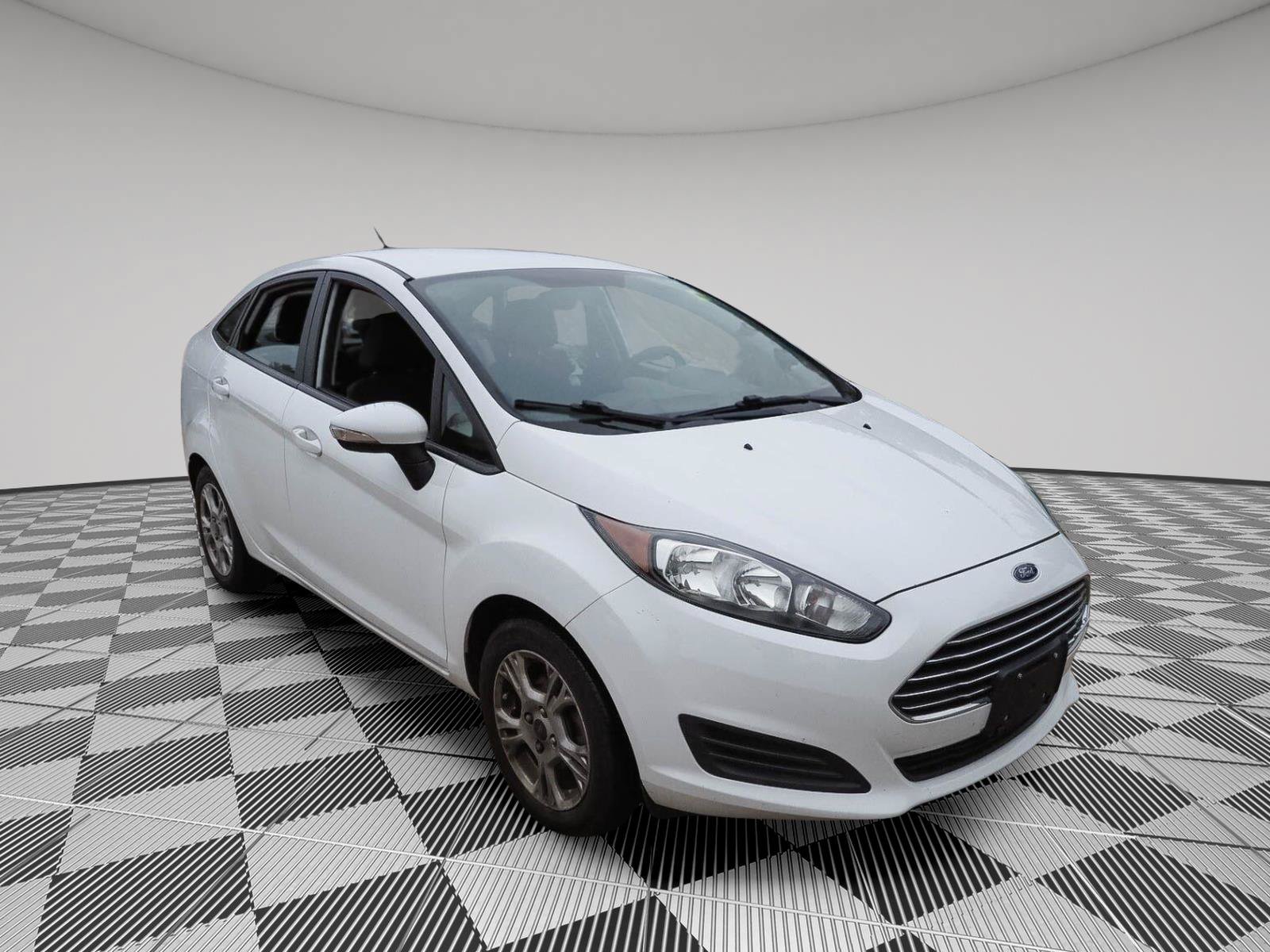 Used 2014 Ford Fiesta SE FWD image 3
