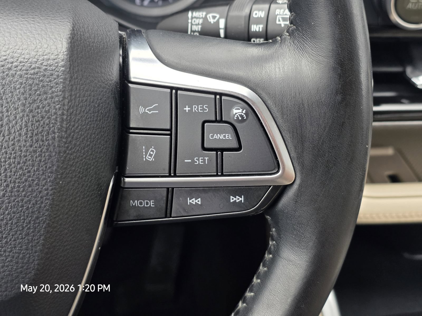 Used 2021 Toyota Highlander XLE FWD image 30