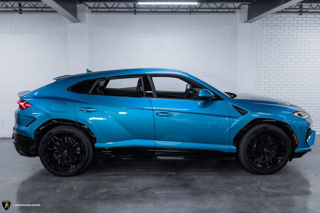 Used 2025 Lamborghini Urus SE image 18