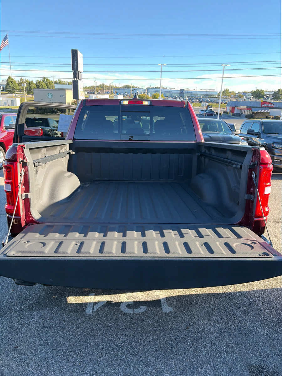 Used 2025 RAM 1500 Big Horn AWD/4WD image 32